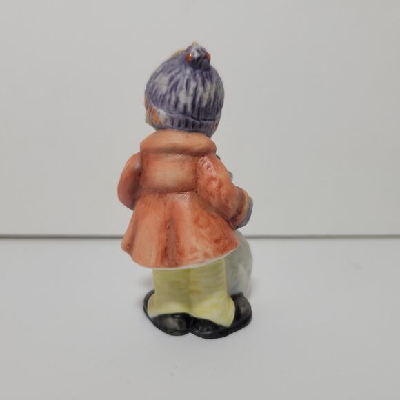 Goebel Hummel A Gift for Snowman Little Girl Christmas Ornament - Picture 3 of 4